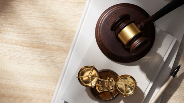 بهترین وکیل قم | لیست 10 وکیل متخصص در سال 1405 ⚖️