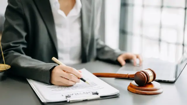 نکات مهم قبل از انتخاب وکیل خانم در مشهد