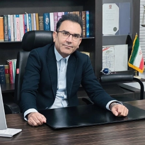 بهمن هاشمی بهترین وکیل پایه یک دادگستری در شیراز
