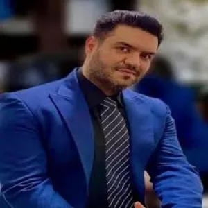 وحید دهنوی بهترین وکیل پایه یک دادگستری در کرمانشاه