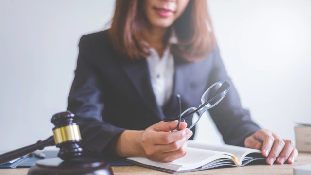 بهترین وکیل طلاق در تبریز | لیست 10 وکیل متخصص در سال 1405 ⚖️