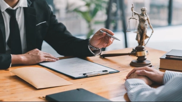 گام های عملی برای انتخاب و همکاری با وکیل حقوقی در اصفهان