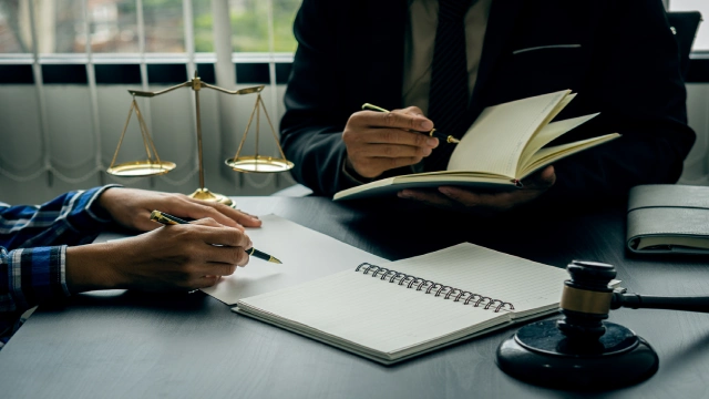 بهترین وکیل حقوقی در کرمانشاه | لیست 10 وکیل متخصص در سال 1405 ⚖️