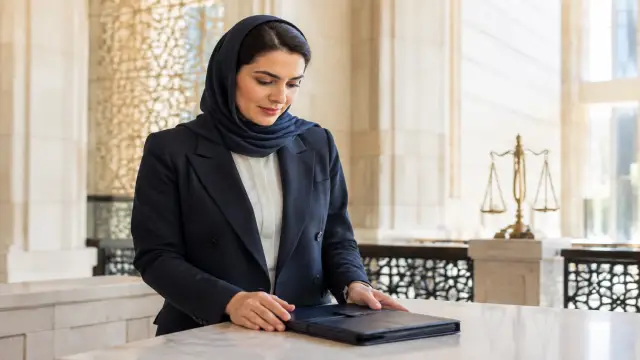 معیارهای کلیدی برای انتخاب بهترین وکیل حقوقی در مشهد