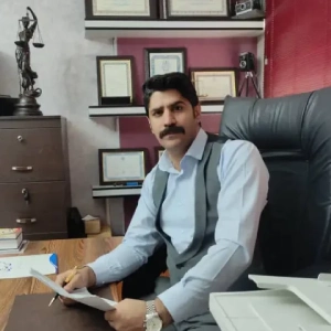 محسن حدیثی بهترین وکیل پایه یک دادگستری در تبریز
