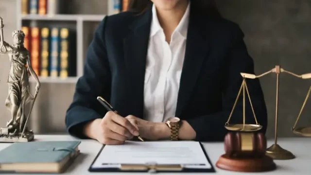 حوزه های تخصصی فعالیت وکلای خانم در کرج