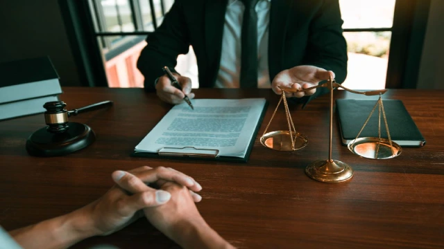 وکیل بدون اجازه شما چه کارهایی می‌تواند انجام دهد؟