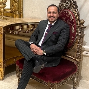 علی منصوری بهترین وکیل غرب تهران